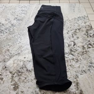 Lululemon black crop size 4